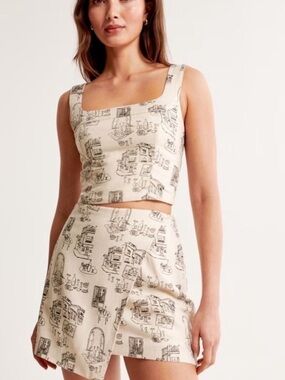 Abercrombie & Fitch Linen Blend
Square Neck Italy Top Small